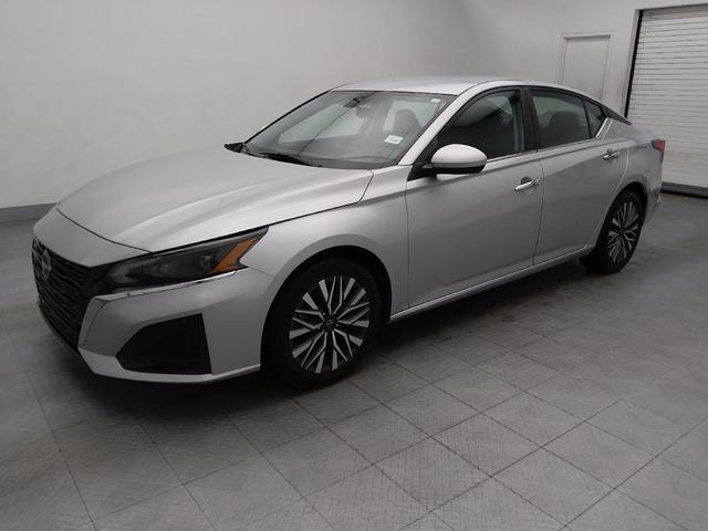 Photo of 2023 Brilliant Silver Metallic Nissan Altima