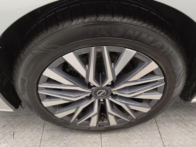 Photo of 2023 Brilliant Silver Metallic Nissan Altima