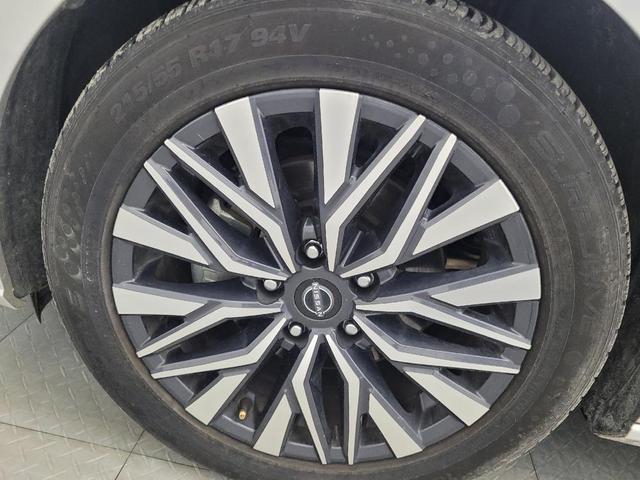 Photo of 2023 Brilliant Silver Metallic Nissan Altima
