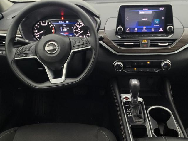 Photo of 2023 Brilliant Silver Metallic Nissan Altima