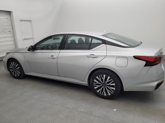 Photo of 2023 Brilliant Silver Metallic Nissan Altima