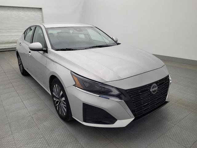 Photo of 2023 Brilliant Silver Metallic Nissan Altima