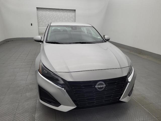 Photo of 2023 Brilliant Silver Metallic Nissan Altima