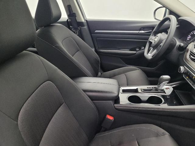 Photo of 2023 Brilliant Silver Metallic Nissan Altima