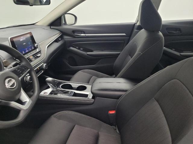 Photo of 2023 Brilliant Silver Metallic Nissan Altima