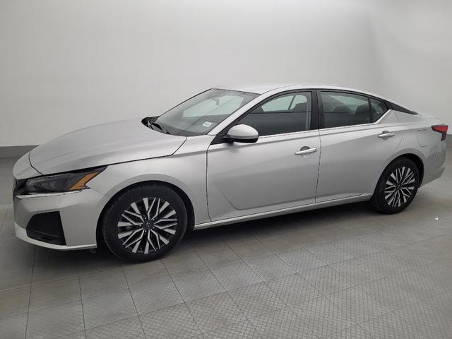 Photo of 2023 Brilliant Silver Metallic Nissan Altima