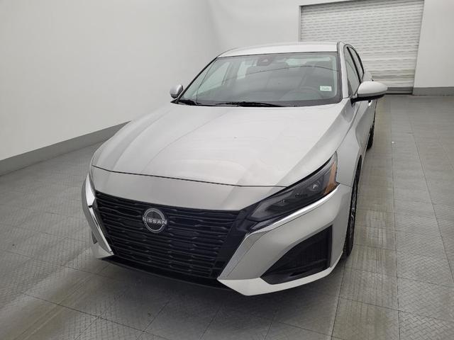 Photo of 2023 Brilliant Silver Metallic Nissan Altima