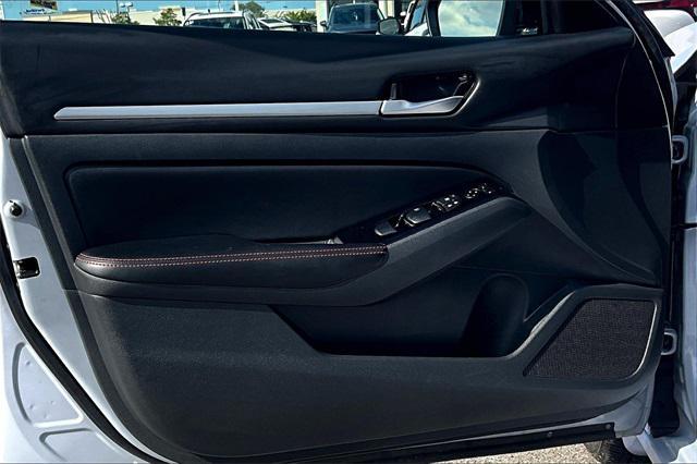 Photo of 2025 Gray Sky Pearl Nissan Altima