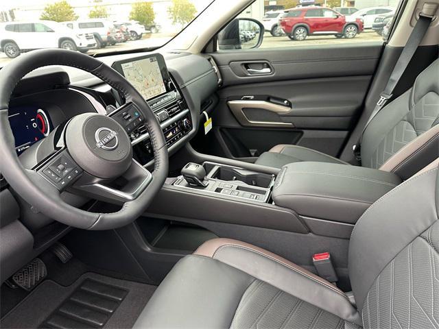 Photo of 2025 Super Black Nissan Pathfinder