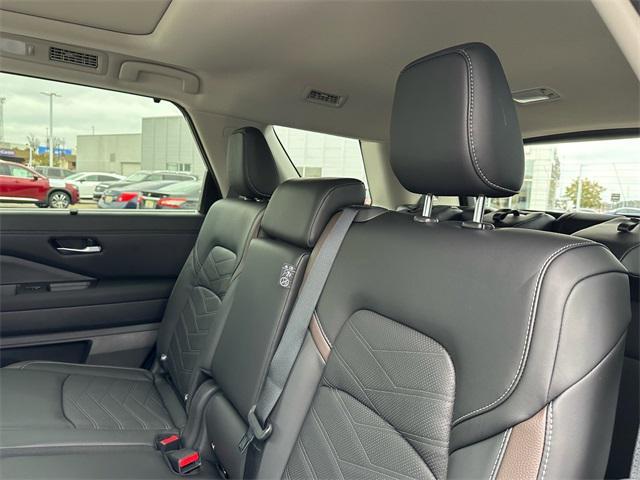 Photo of 2025 Super Black Nissan Pathfinder