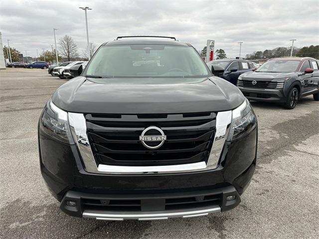 Photo of 2025 Super Black Nissan Pathfinder