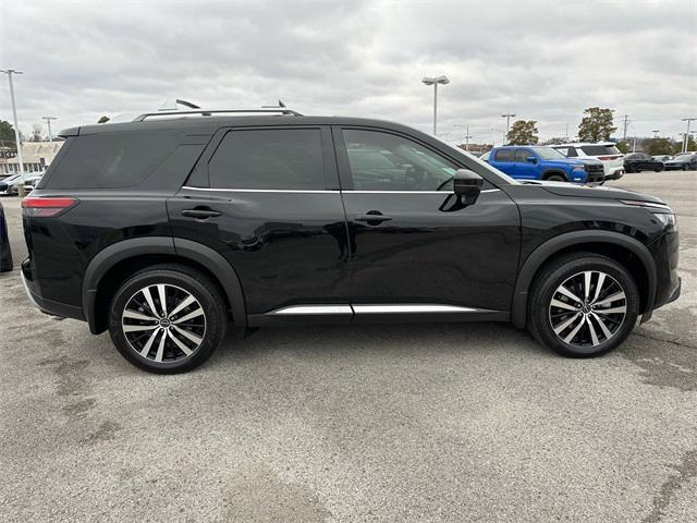 Photo of 2025 Super Black Nissan Pathfinder