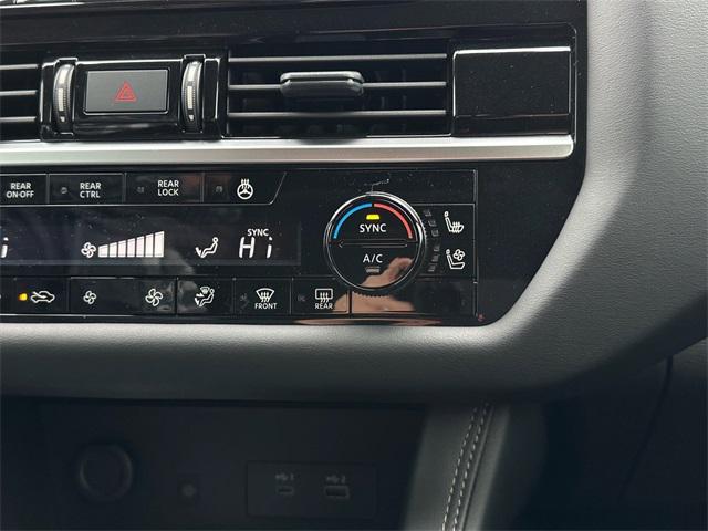 Photo of 2025 Super Black Nissan Pathfinder