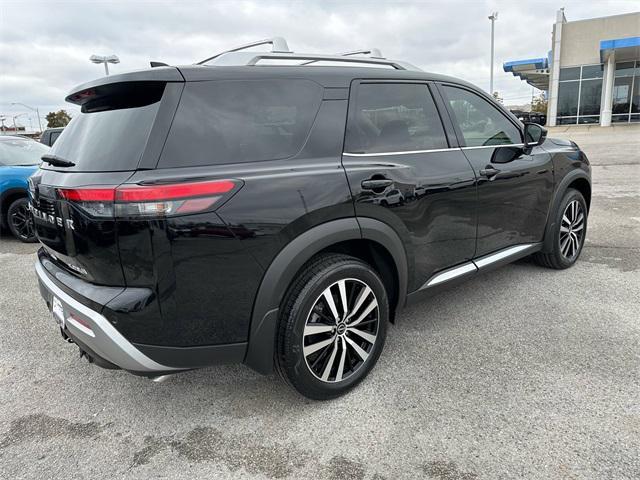 Photo of 2025 Super Black Nissan Pathfinder
