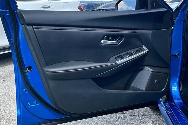 Photo of 2024 Electric Blue Metallic/Super Black Nissan Sentra
