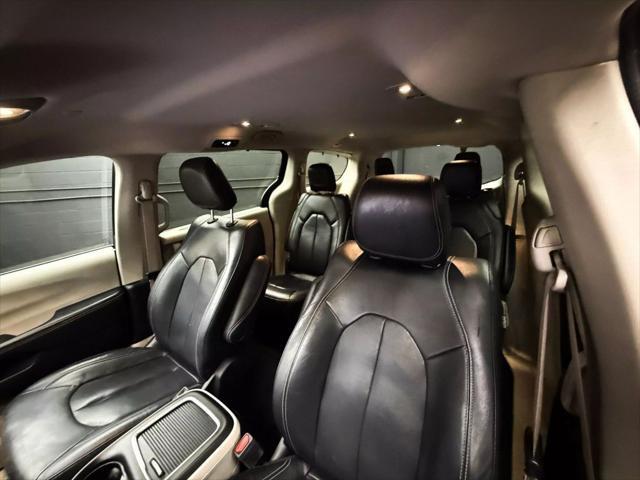 Photo of 2022 Fathom Blue Pearlcoat Chrysler Pacifica