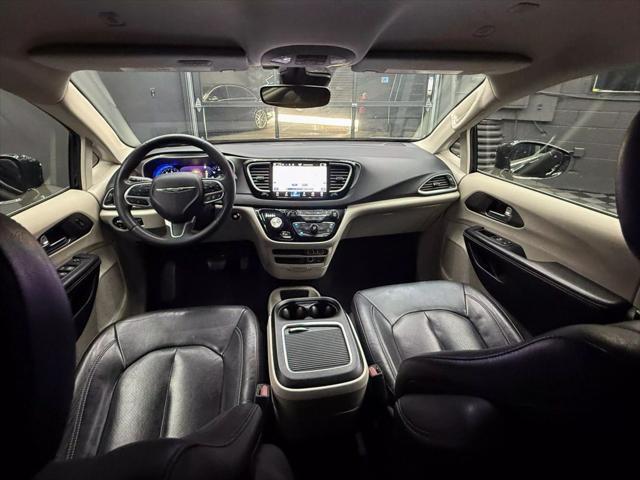 Photo of 2022 Fathom Blue Pearlcoat Chrysler Pacifica