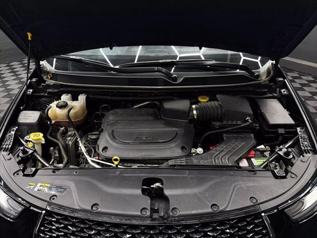 Photo of 2022 Fathom Blue Pearlcoat Chrysler Pacifica