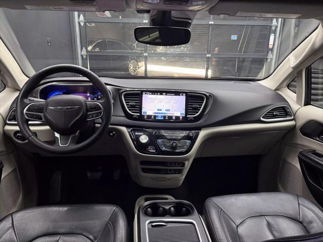 Photo of 2022 Fathom Blue Pearlcoat Chrysler Pacifica