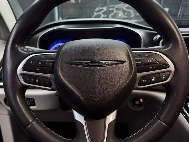 Photo of 2022 Fathom Blue Pearlcoat Chrysler Pacifica