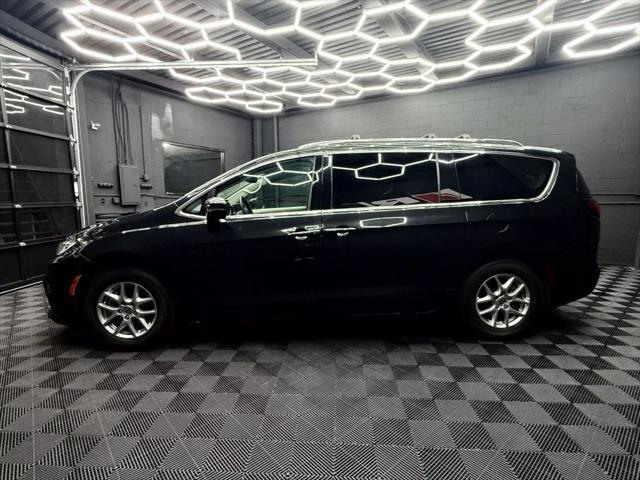 Photo of 2022 Fathom Blue Pearlcoat Chrysler Pacifica