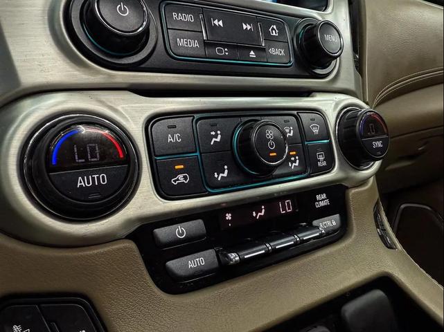 Photo of 2019 White GMC Yukon XL