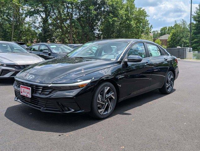 Photo of 2025 Black Hyundai ELANTRA