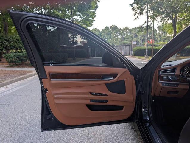 Photo of 2012 Black BMW 750