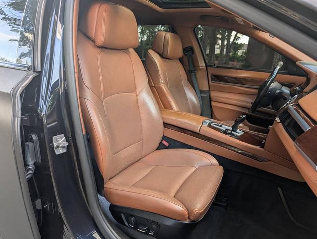 Photo of 2012 Black BMW 750