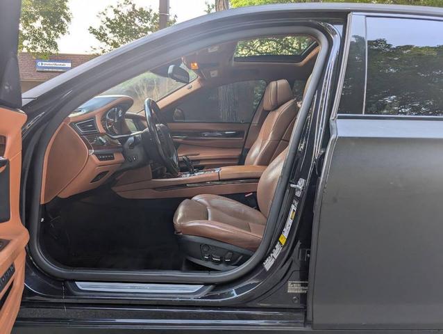Photo of 2012 Black BMW 750