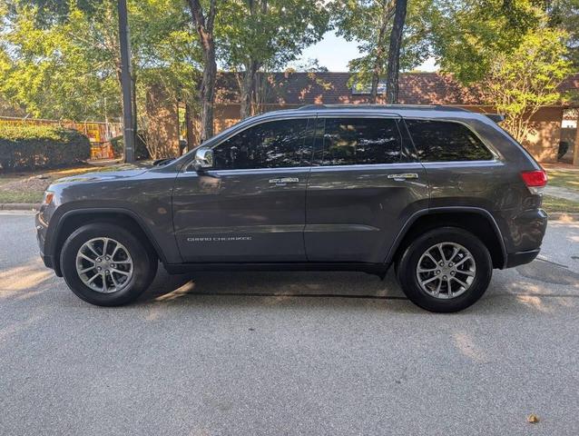 Photo of 2016 Brilliant Black Crystal Pearlcoat Jeep Grand Cherokee