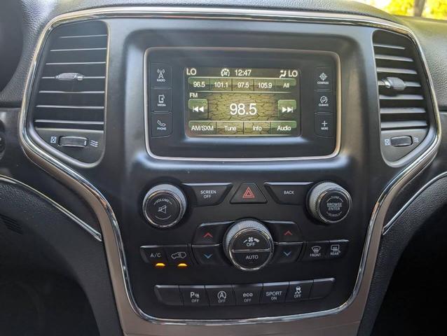 Photo of 2016 Brilliant Black Crystal Pearlcoat Jeep Grand Cherokee