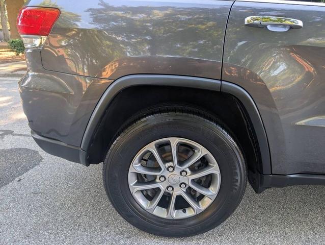 Photo of 2016 Brilliant Black Crystal Pearlcoat Jeep Grand Cherokee