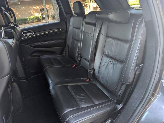 Photo of 2016 Brilliant Black Crystal Pearlcoat Jeep Grand Cherokee