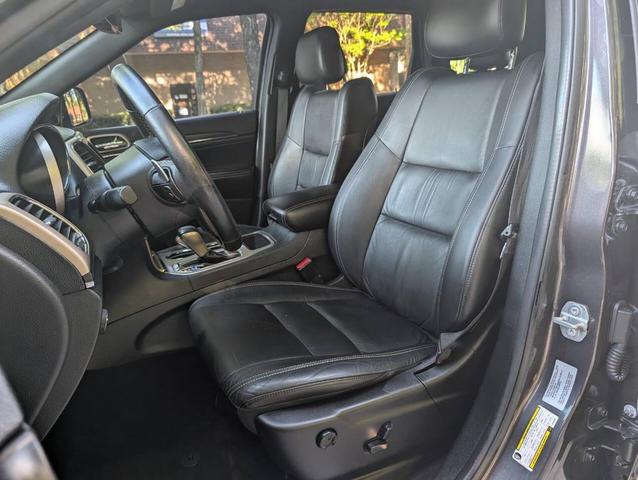 Photo of 2016 Brilliant Black Crystal Pearlcoat Jeep Grand Cherokee