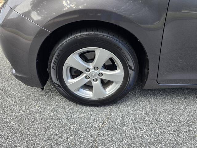 Photo of 2015 Predawn Gray Mica Toyota Sienna