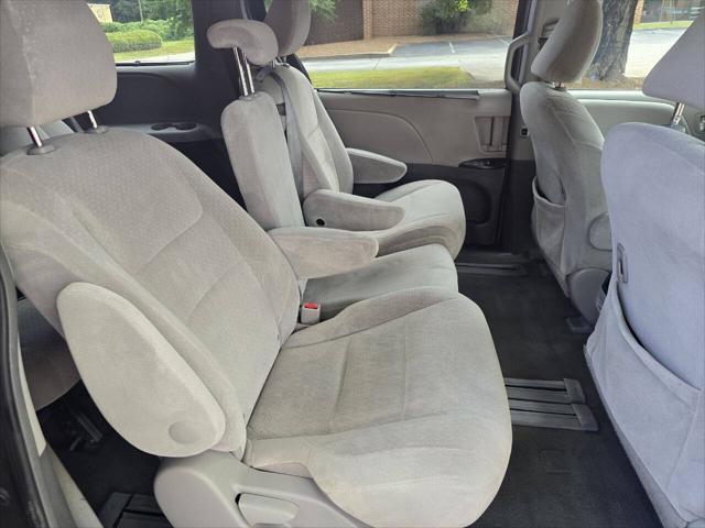 Photo of 2015 Predawn Gray Mica Toyota Sienna