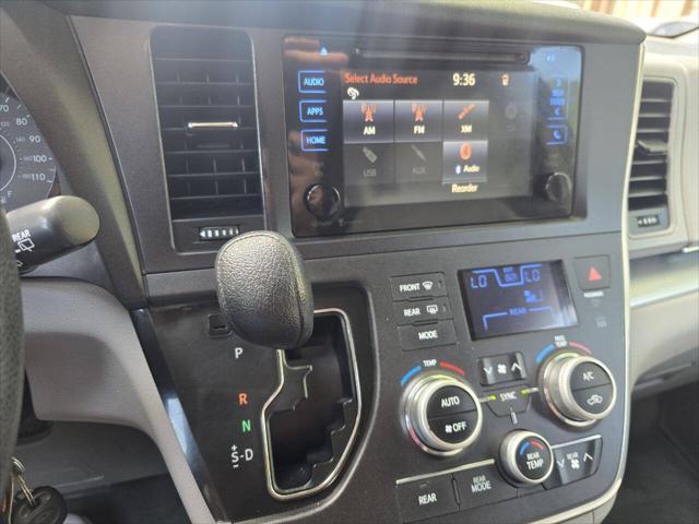 Photo of 2015 Predawn Gray Mica Toyota Sienna