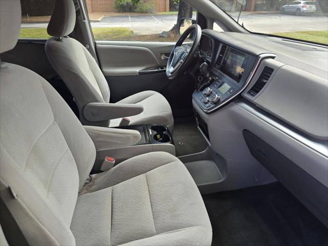 Photo of 2015 Predawn Gray Mica Toyota Sienna