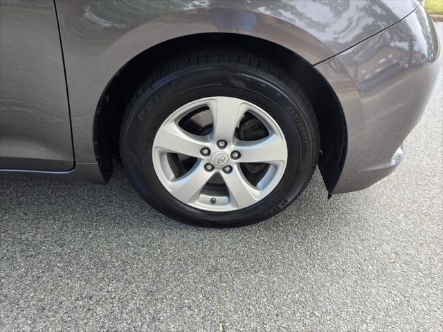 Photo of 2015 Predawn Gray Mica Toyota Sienna