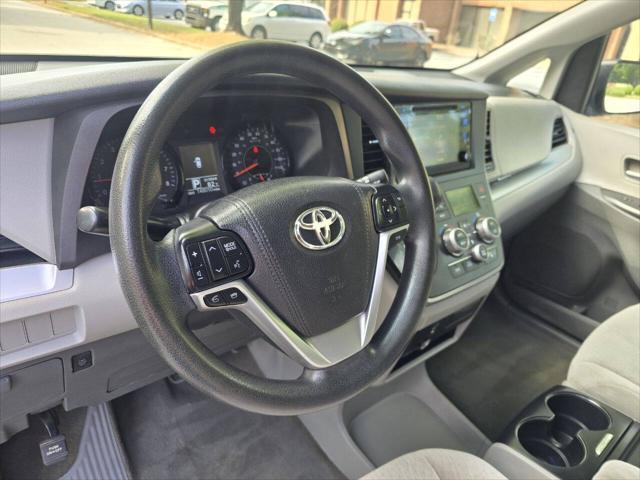 Photo of 2015 Predawn Gray Mica Toyota Sienna