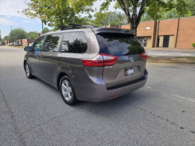 Photo of 2015 Predawn Gray Mica Toyota Sienna