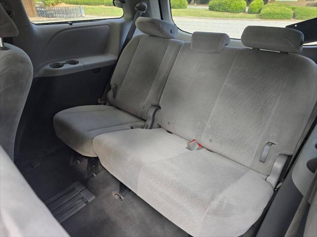 Photo of 2015 Predawn Gray Mica Toyota Sienna