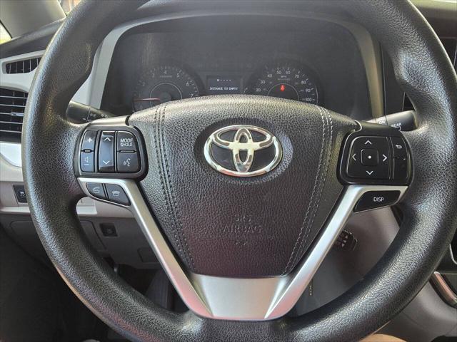 Photo of 2015 Predawn Gray Mica Toyota Sienna