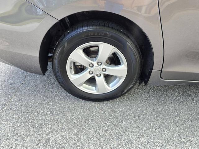 Photo of 2015 Predawn Gray Mica Toyota Sienna