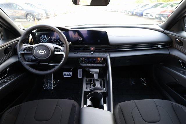 Photo of 2025 Abyss Black Hyundai ELANTRA