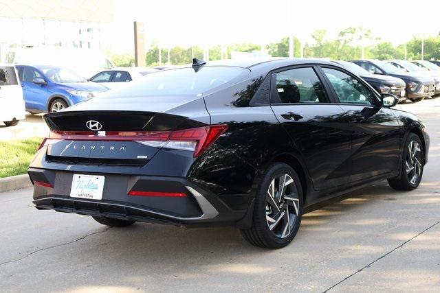 Photo of 2025 Abyss Black Hyundai ELANTRA