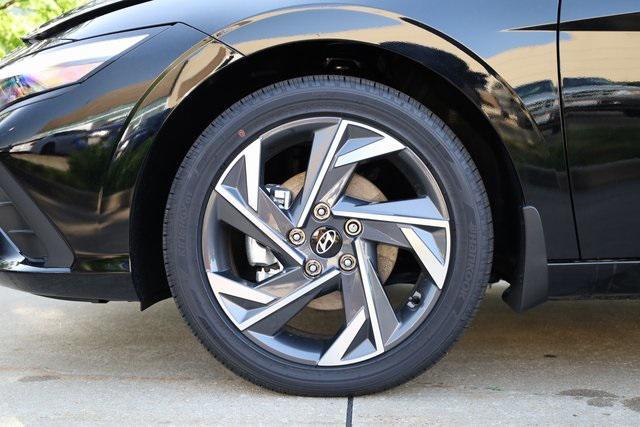 Photo of 2025 Abyss Black Hyundai ELANTRA