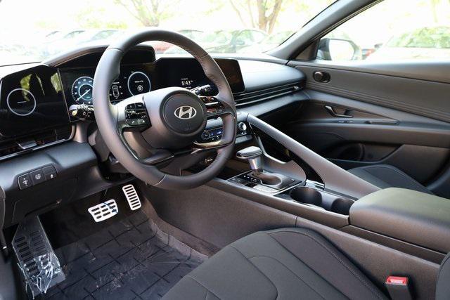 Photo of 2025 Abyss Black Hyundai ELANTRA