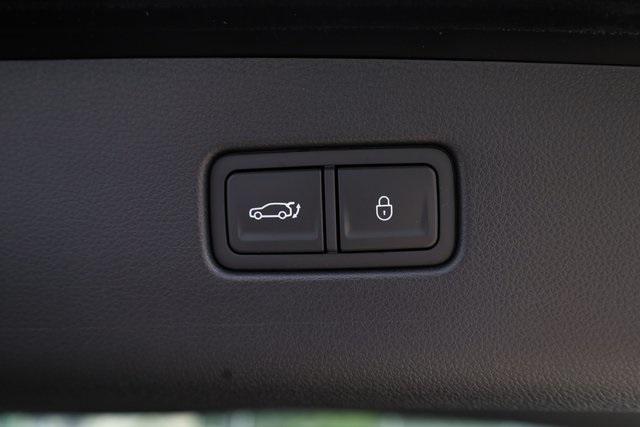 Photo of 2025 Vik Black Genesis GV80